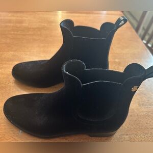 Elegant Black Heeled Boots